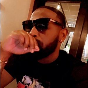 Meet your Posher, Dontez